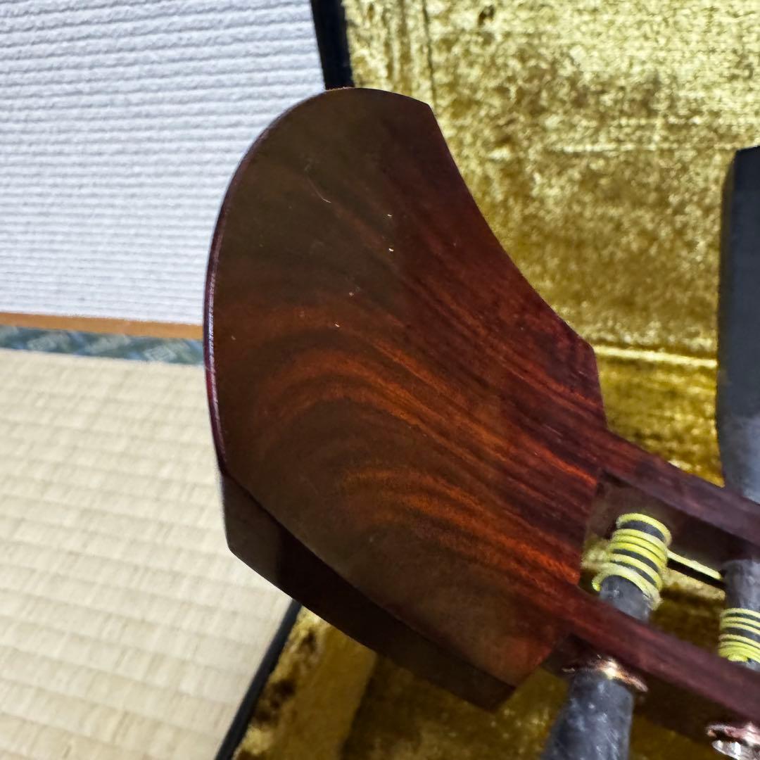 三味線中棹東さわり紅木1本溝糸まき素六破れ有りハードケース付き