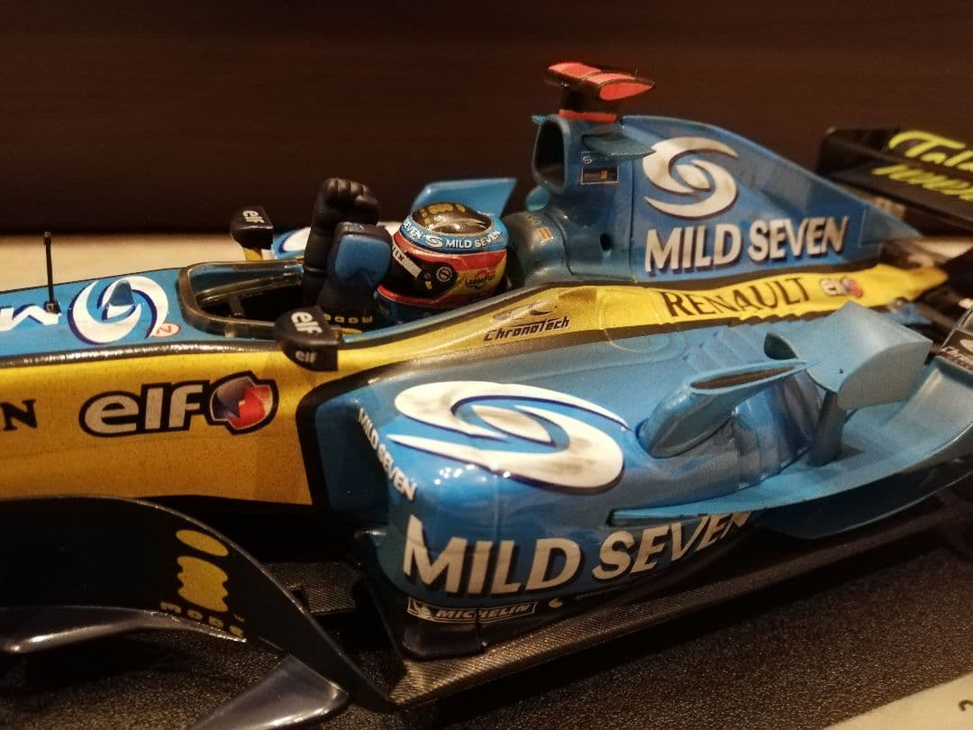 ホットウィール 1/18 ルノー R25 アロンソ 2005 チャンピオン