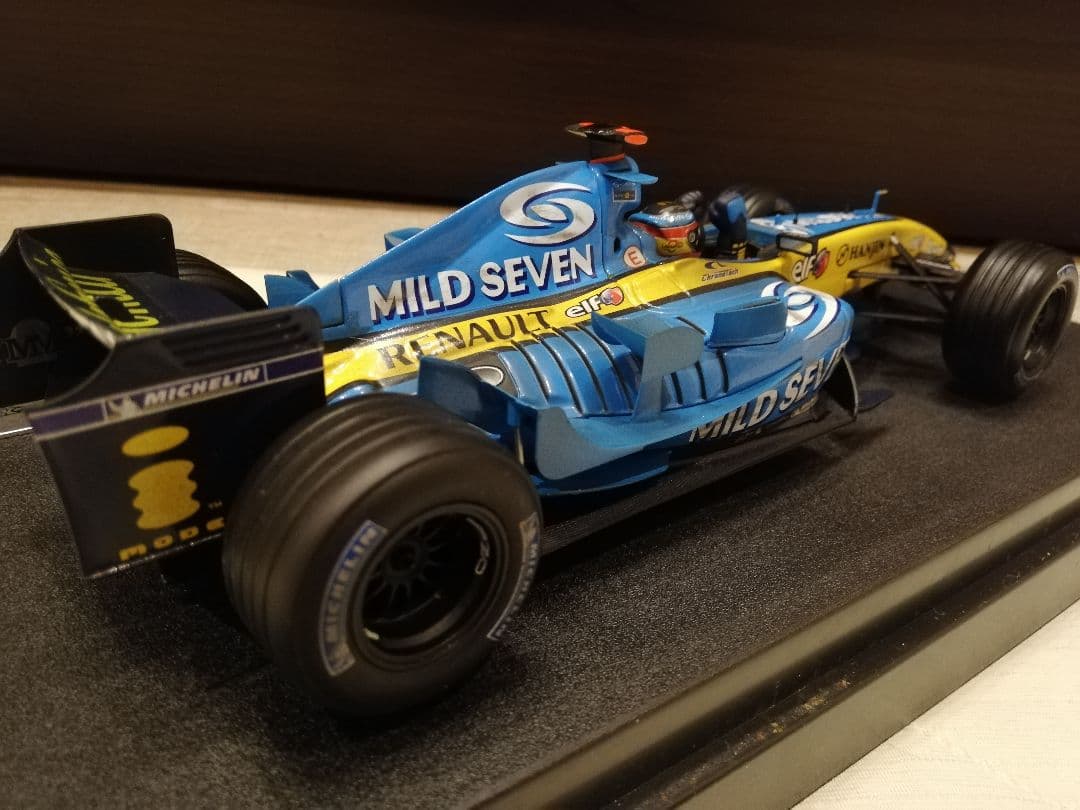 ホットウィール 1/18 ルノー R25 アロンソ 2005 チャンピオン