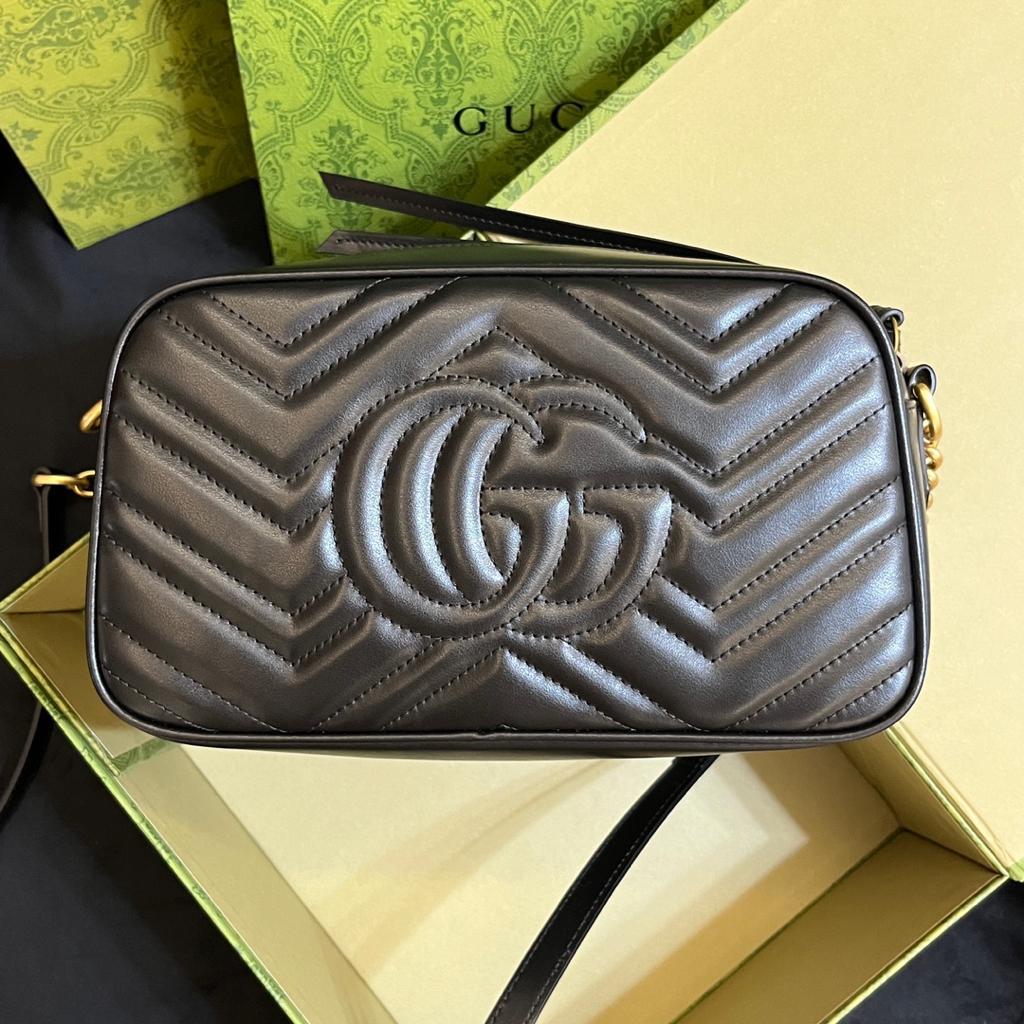 ブラックレザーショルダーバッグ