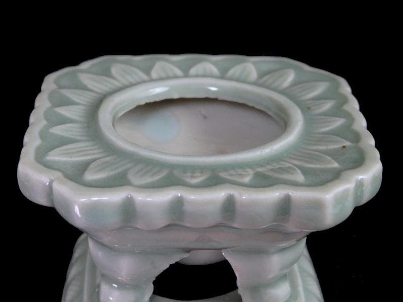 三田青磁 陽刻 花の図 盃台 C748AS-CGq