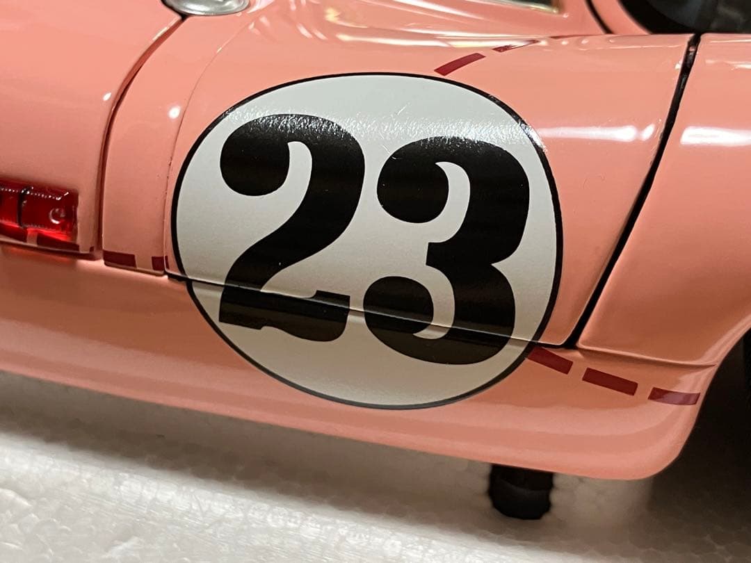 週末特価　ミニチャンプス　1/18 ポルシェ　917/20 ピンクピッグ