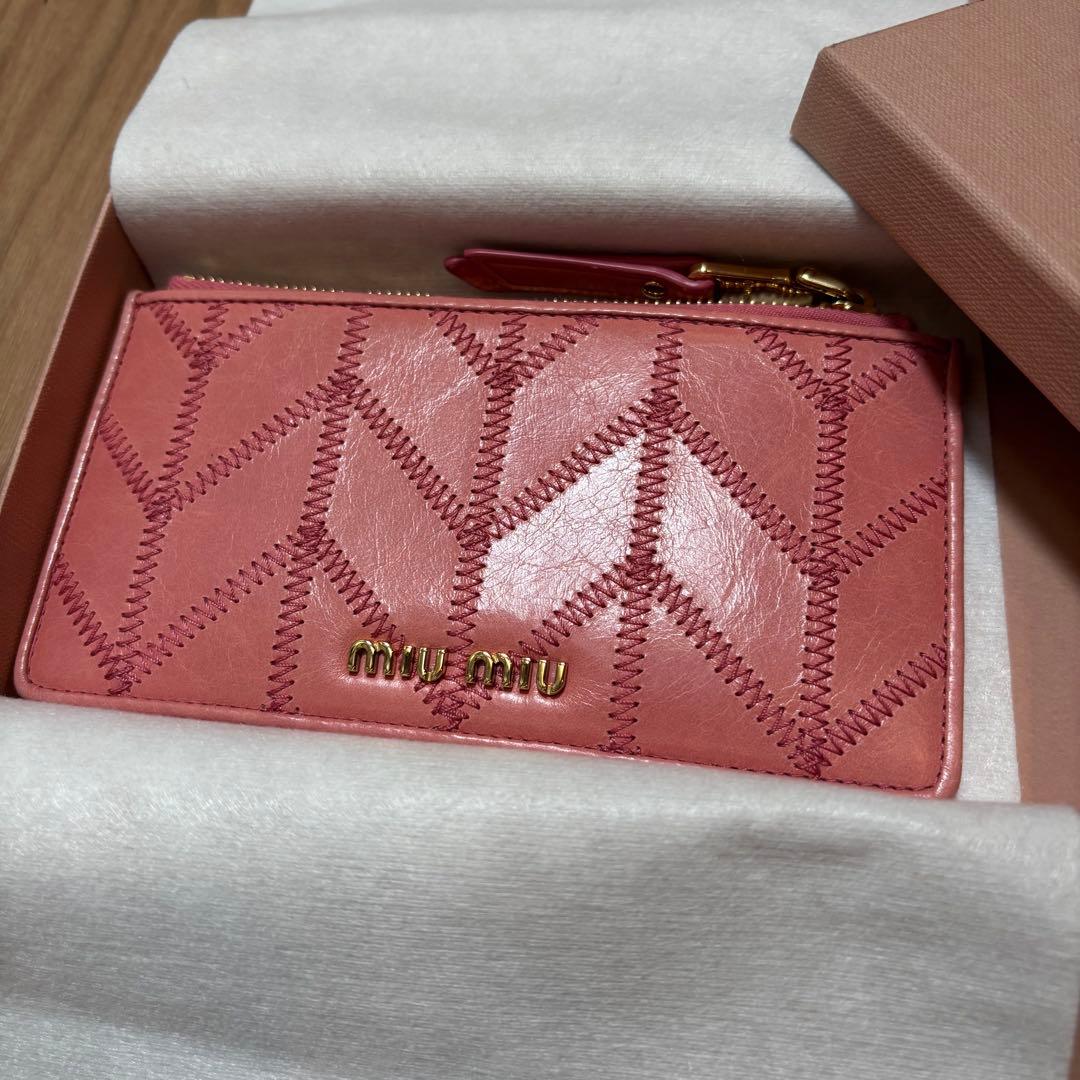 【にゃん】MIUMIU ミュウミュウ フラグメントケース