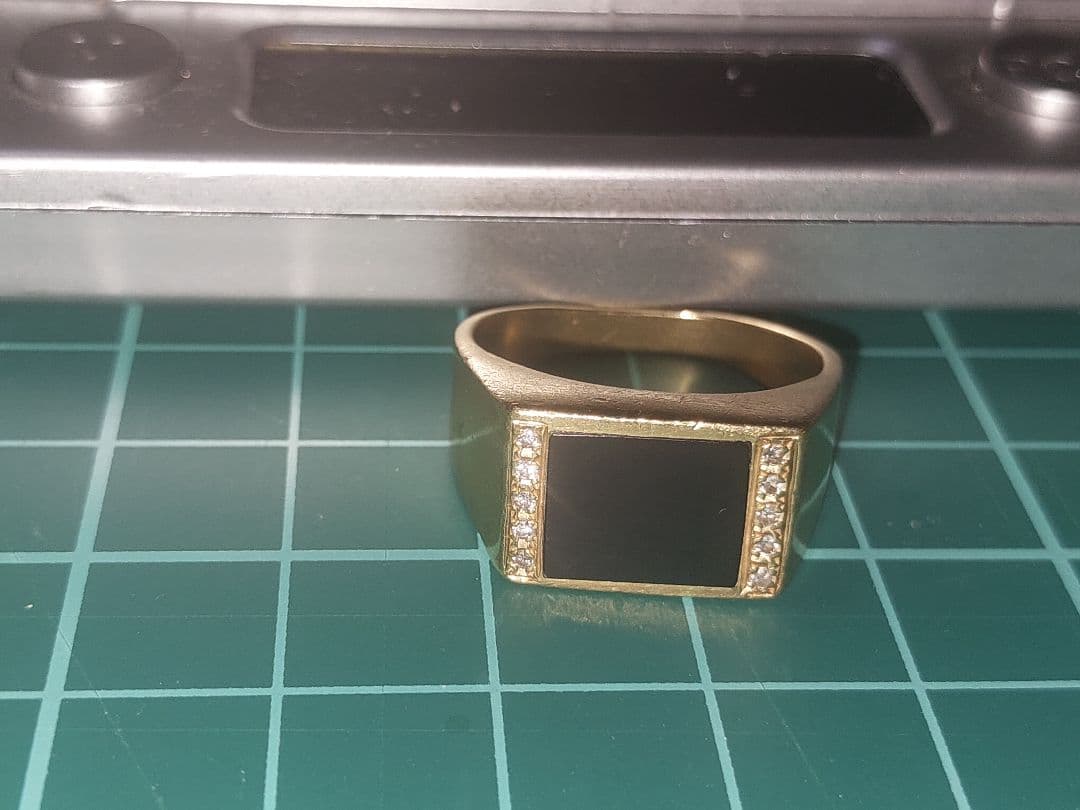 kitsunesun　k18金オニキスリング、小粒ダイヤ入り！