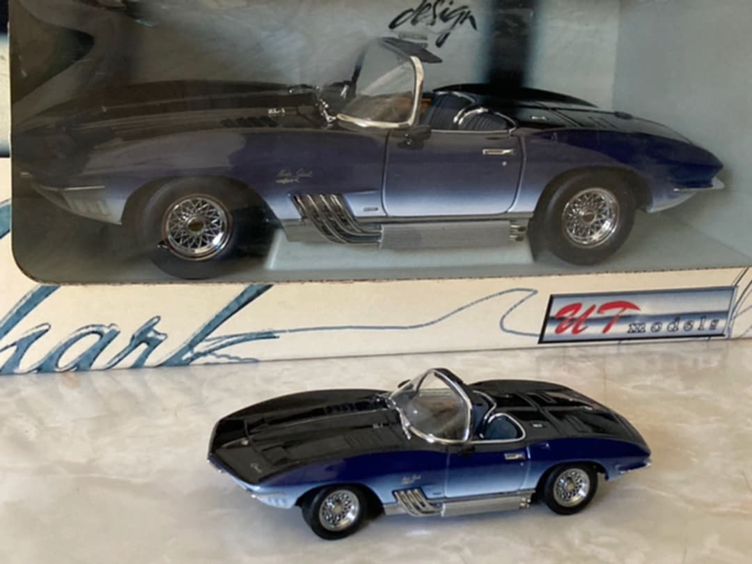 マコシャーク UTmodels 1/18 & おまけの 1/43 2台セット