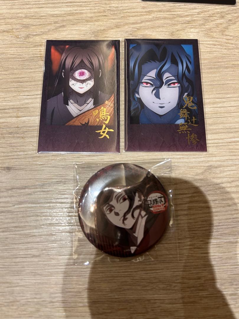 鬼滅の刃 ダイニング お楽しみくじ チェキ風ブロマイド 缶バッジ 鬼舞