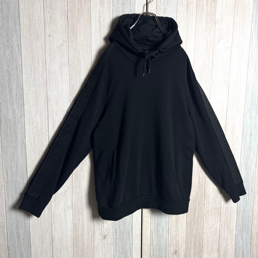 3092【希少・美品】フェンディ シルク混 ズッカ柄 袖ライン ブラックパーカー