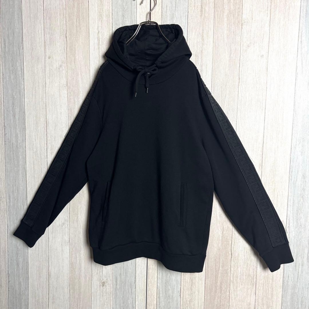 3092【希少・美品】フェンディ シルク混 ズッカ柄 袖ライン ブラックパーカー