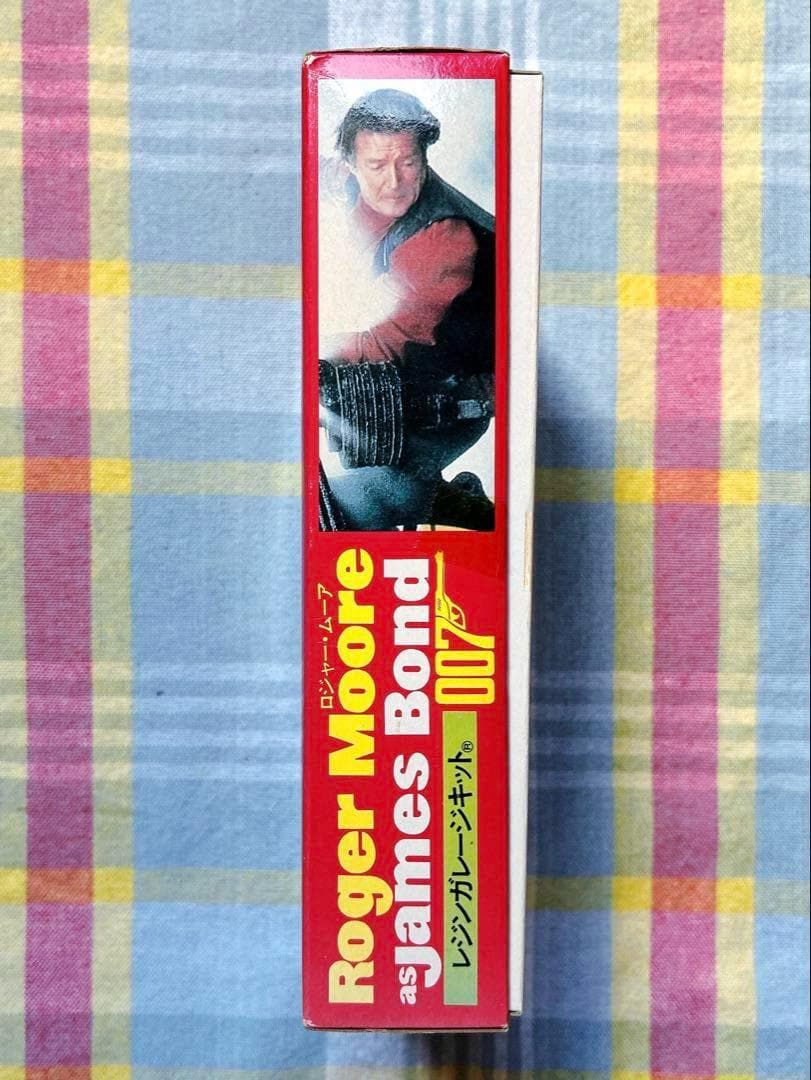 ヴィンテージ 007 ジェームズ・ボンド (故ロジャー・ムーア) ガレージキット