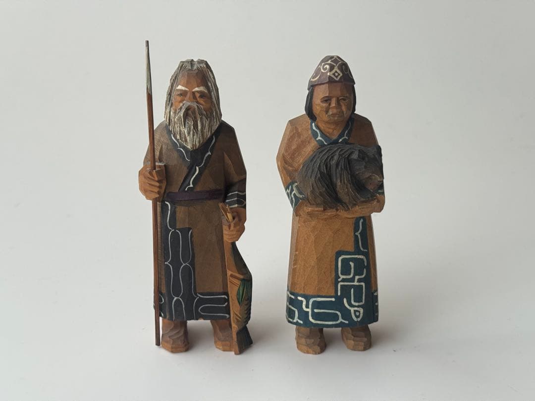 木彫り 農民美術 木端人形 アイヌ 夫婦 小熊 鮭 2体セット