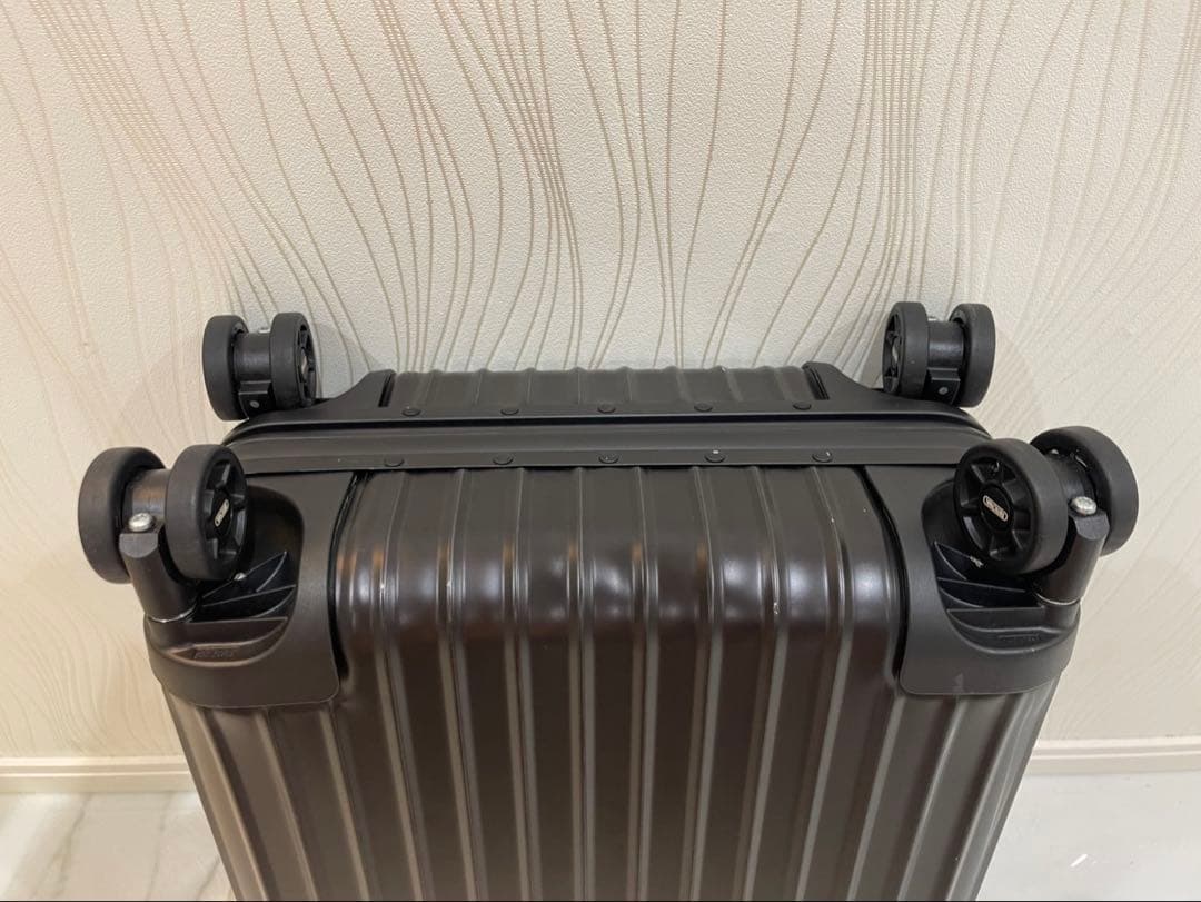 RIMOWA リモワ トパーズ ステルス 32L 機内持ち込 可能 使用1回 - メルカリ