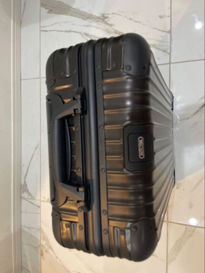 RIMOWA リモワ トパーズ ステルス 32L 機内持ち込 可能 使用1回 - メルカリ