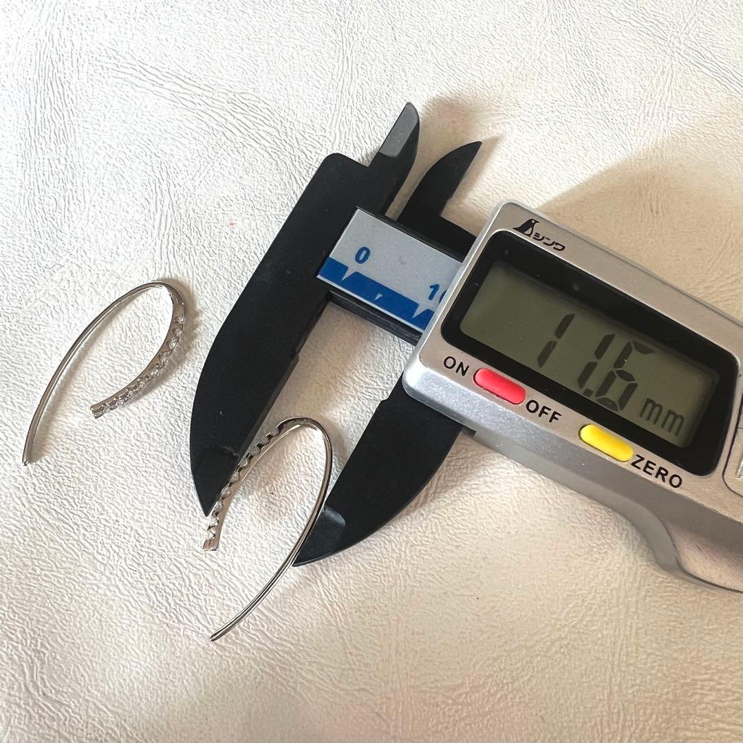 美品 pt900 プラチナ ピアス ダイヤ 0.20ct 1.6g P810