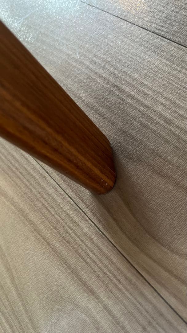 【a.】円形ダイニングテーブル ＜直径約110cm＞