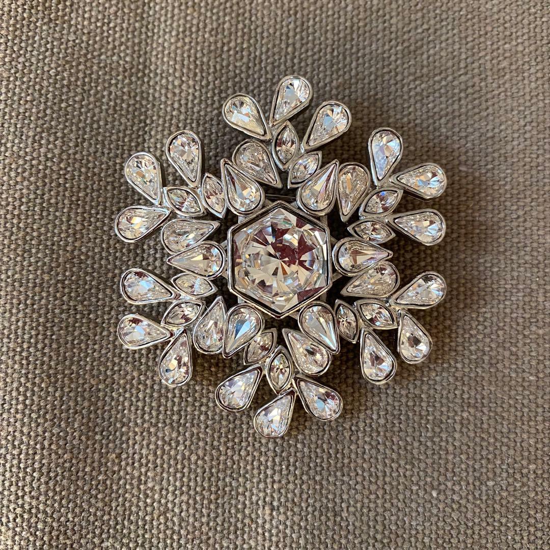 Rene ルネ 雪の結晶モチーフ ブローチ Rene ルネ ブローチ