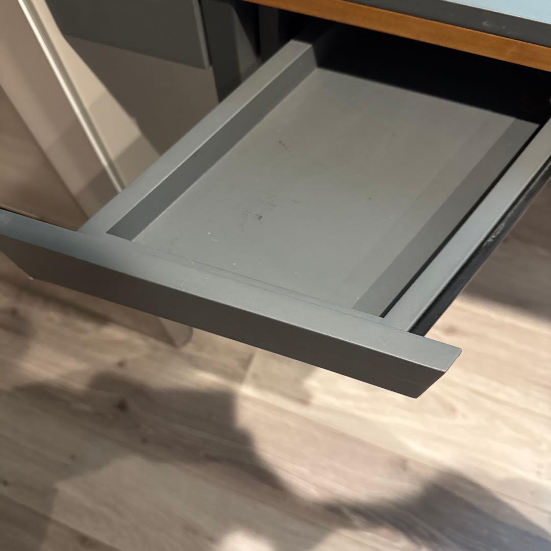 n*k様 カッテランイタリアパソコンデスク 木目調 引き出し付き参考定価50万