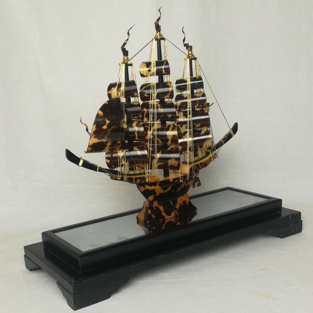 鼈甲細工 帆船 置物 ガラスケース付 工場