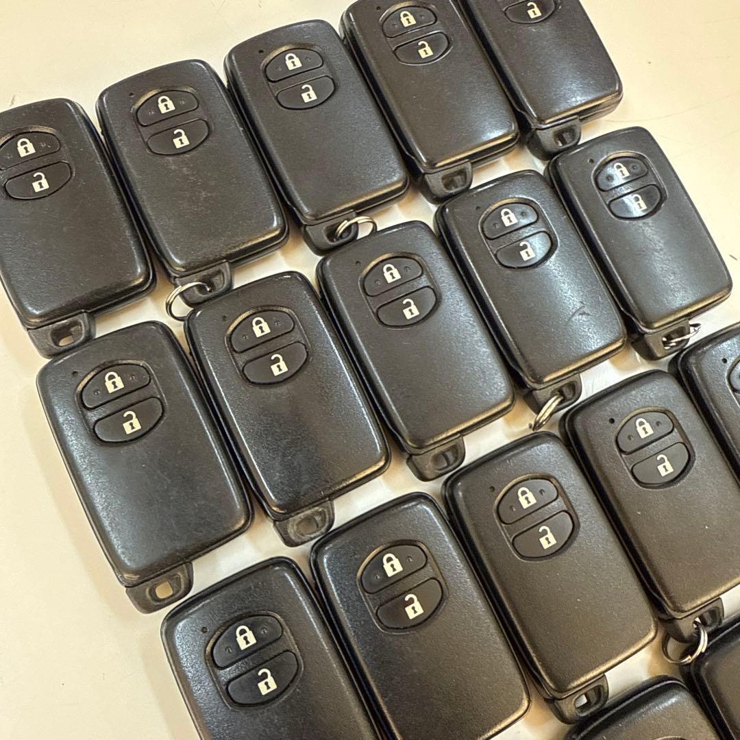 送料無料　トヨタ純正スマートキー20個セット プリウスZVW30アクアnhp10