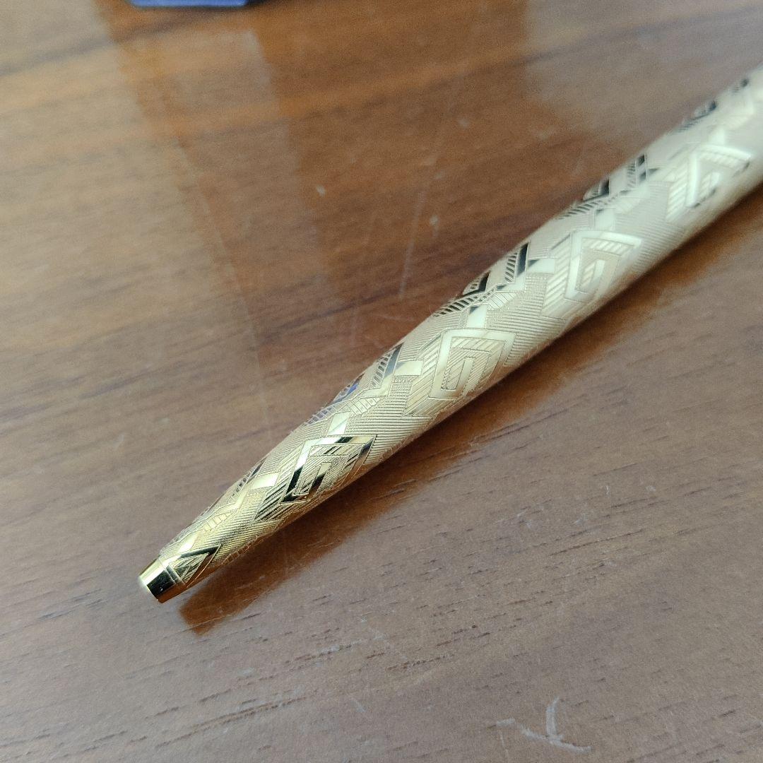 GUCCI ゴールドボールペン GGパターン付き - メルカリ