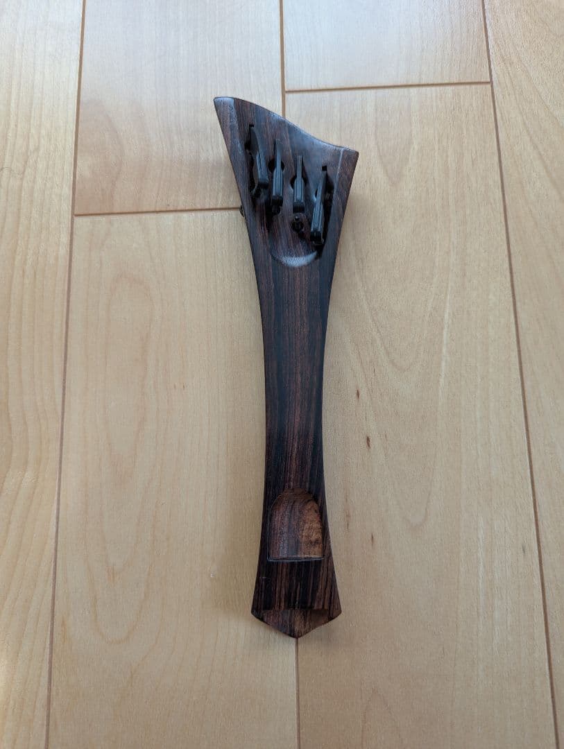 チェロ用テールピース　ハープ型、ローズウッド製