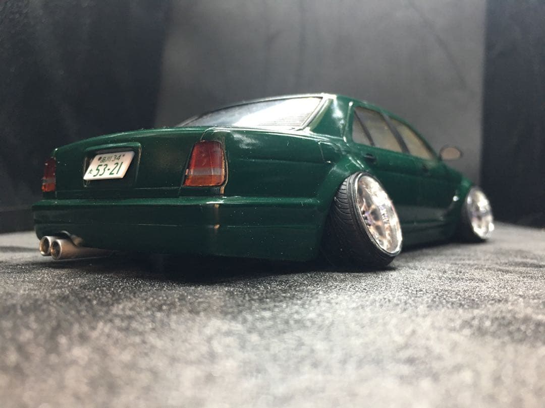 旧車VIPカープラモデル完成品1／２４アオシマ２３シーマ