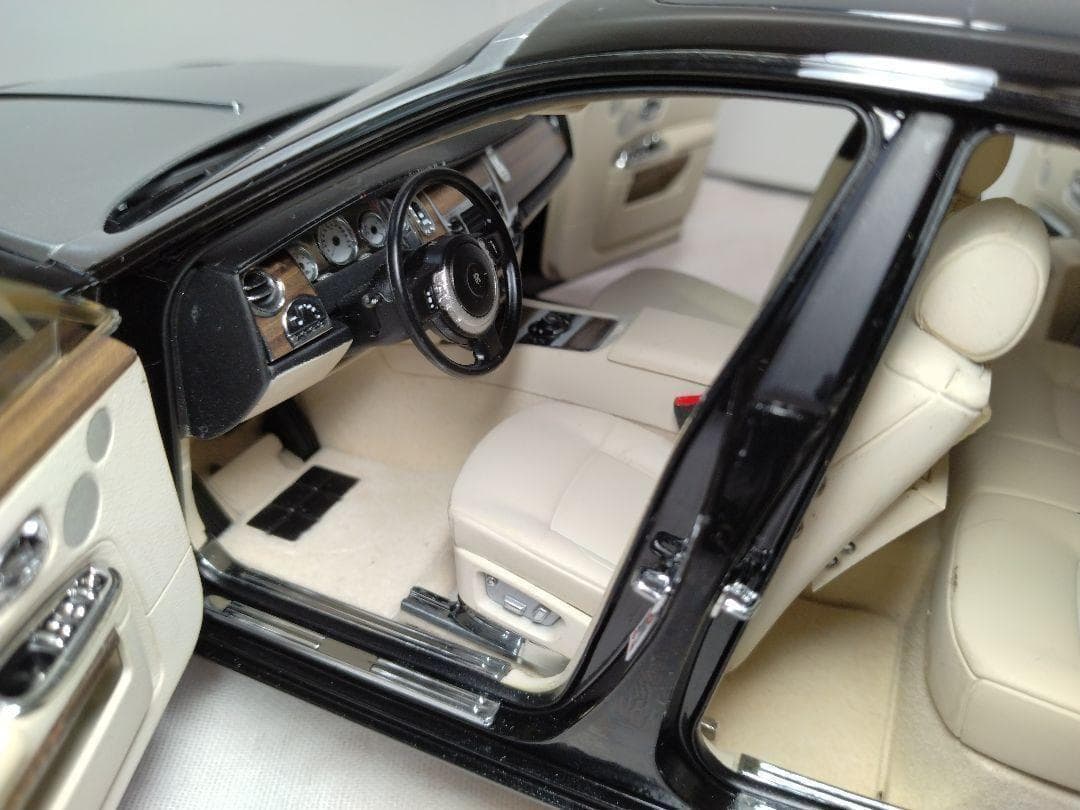 235　京商　1/18　ロールスロイス　ゴースト　黒/シルバー