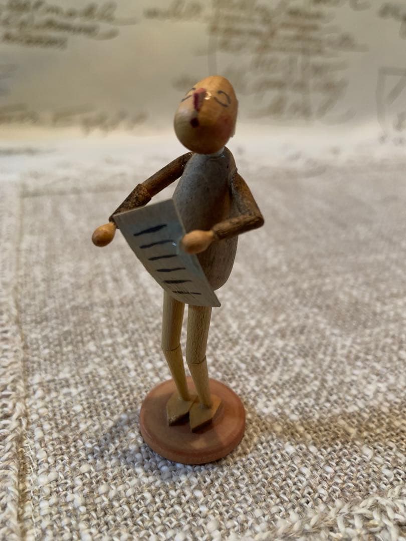 ドイツ製 木製人形 エルツ地方の珍しいユニークな文学者のお人形なんか