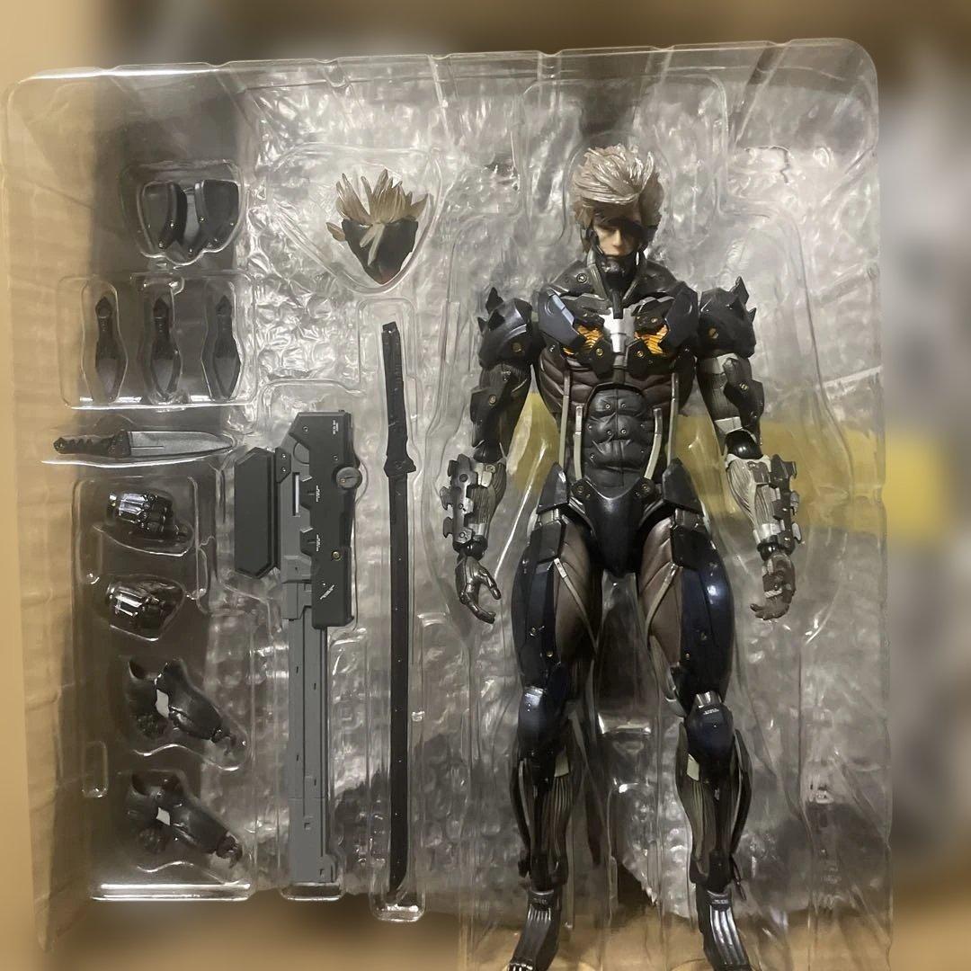 L GEAR RISING PLAY ARTS改 雷電 メタルギア