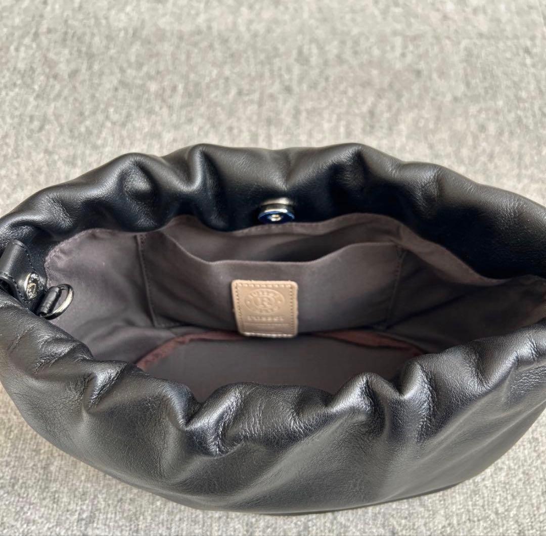 russet ブラック レザー ショルダーバッグ