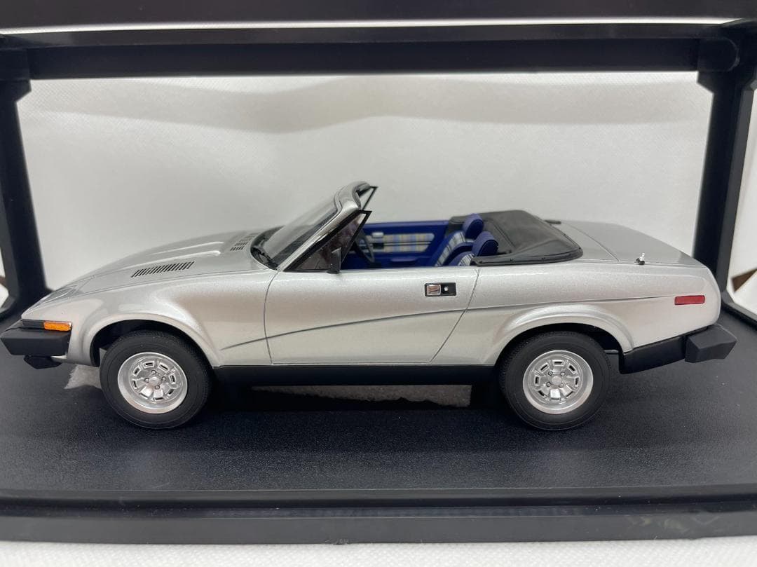 ミニカー 104-042 Cult 1/18 Triumph TR7 DHC 1980