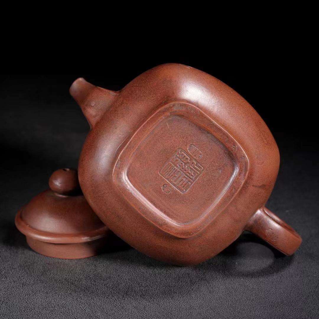 中国古美術・原鉱底槽清泥養神紋・紫砂壺・底款:顧景舟・