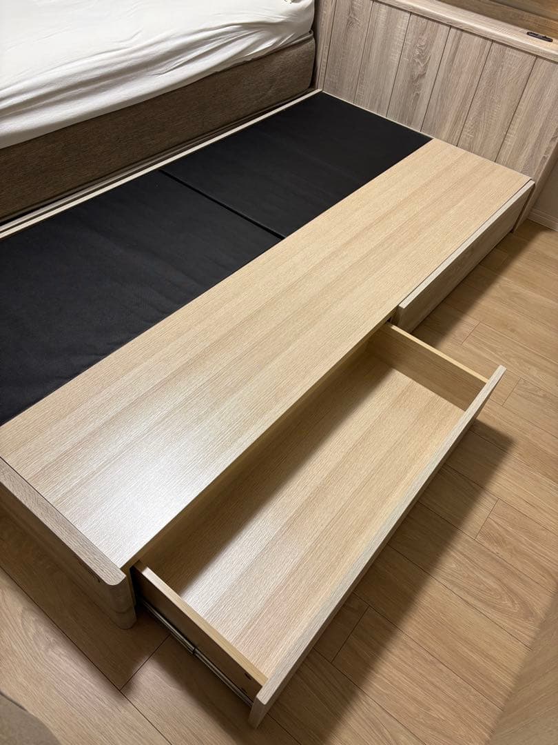 ニトリ アンティーク調木目ベッドフレーム シングル