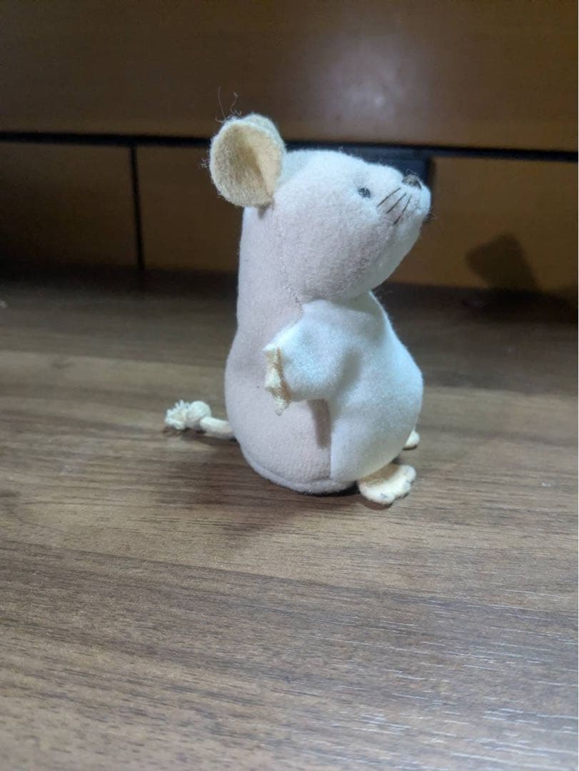 か*ゃ様 ニックナック　お手玉ネズミ　少し汚れていますが新品です