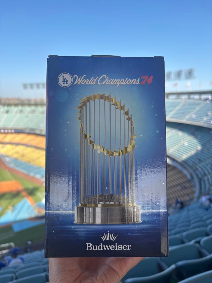 ワールドシリーズトロフィー レプリカ ドジャース 6/17試合配布
