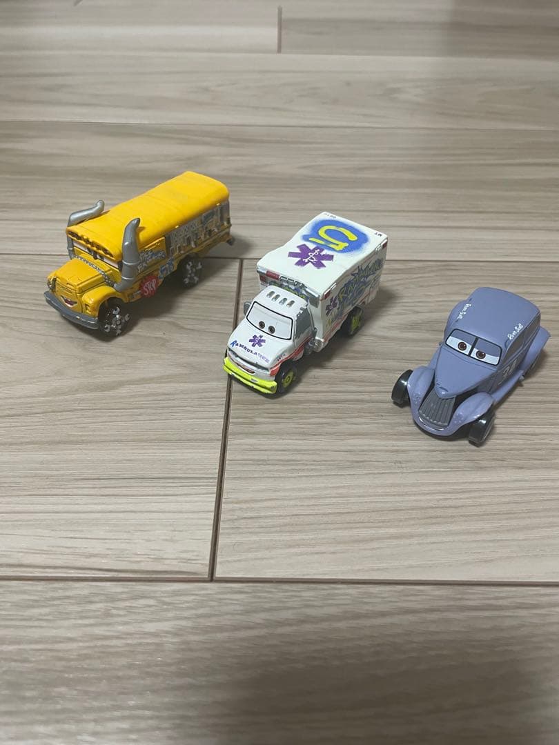 トミカ　カーズ　ミニカー　44台＋トレーラー2台　まとめ売り