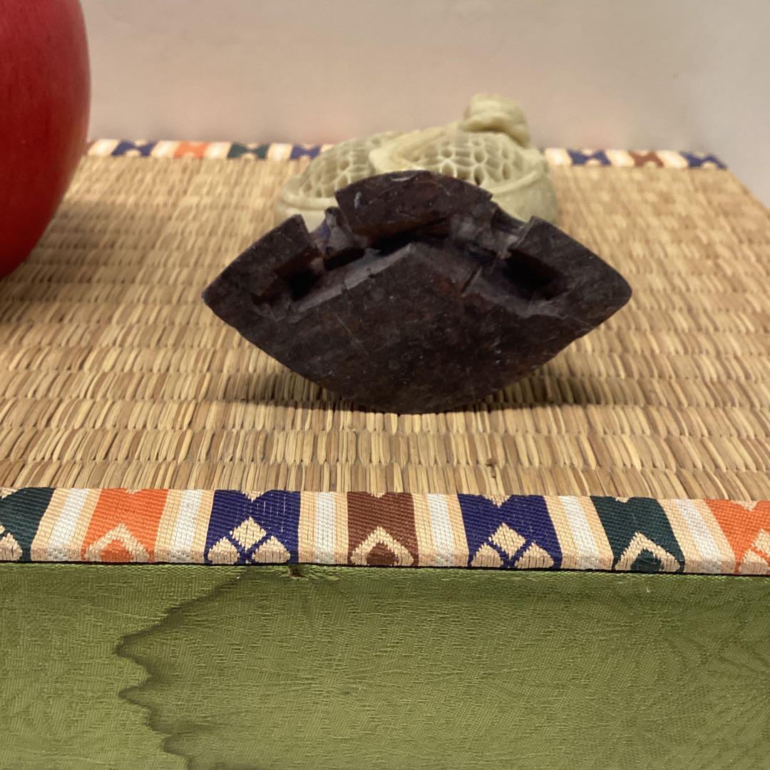 翡翠 獅子彫刻 木製台座付き 約10cm バネ付きで頭揺れます。