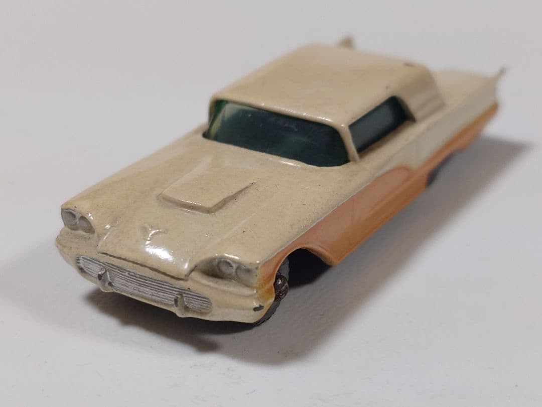 ミニカー MATCHBOX No.75 FORD THUNDERBIRD