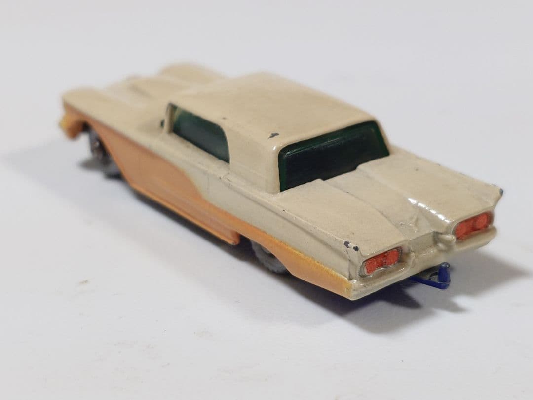 ミニカー MATCHBOX No.75 FORD THUNDERBIRD