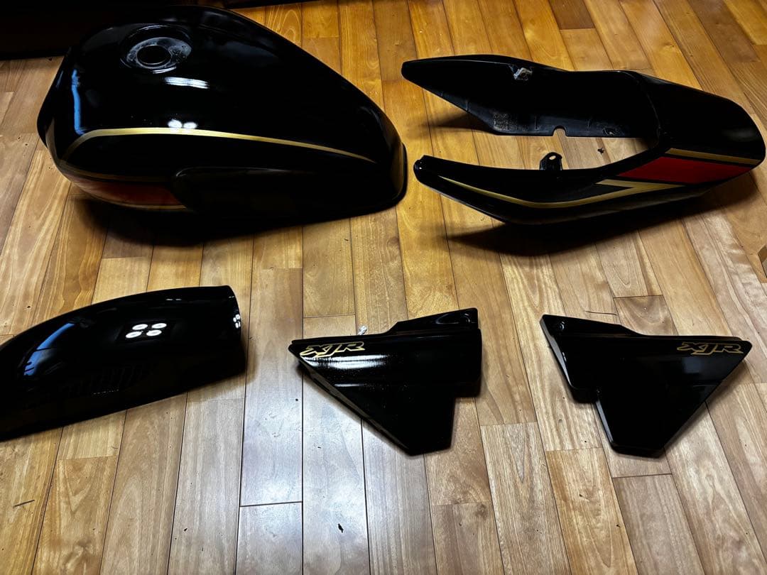 XJR400 rh02 タンク テール サイドカバー - メルカリ