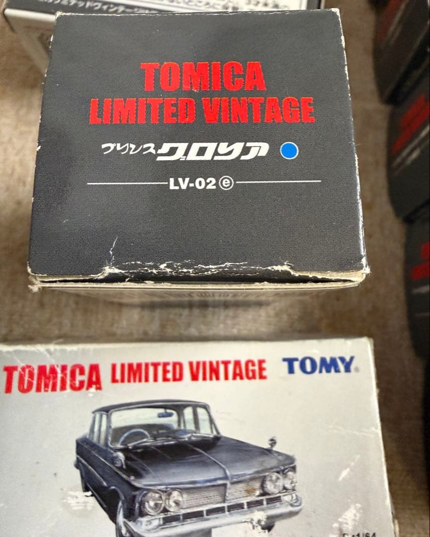 トミカリミテッドヴィンテージ　ニッサン　グロリア