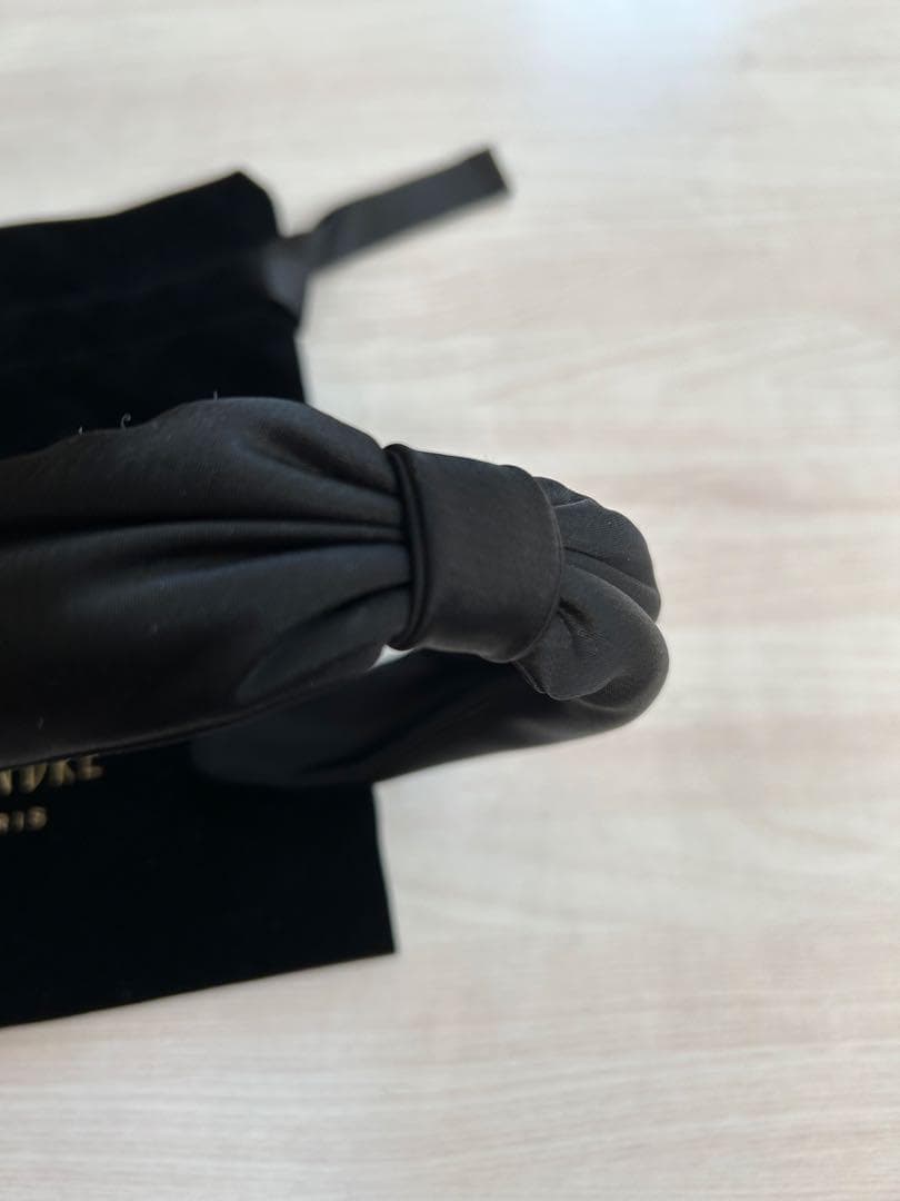 数回のみの使用✷アレクサンドルドゥパリ サテン カチューシャ