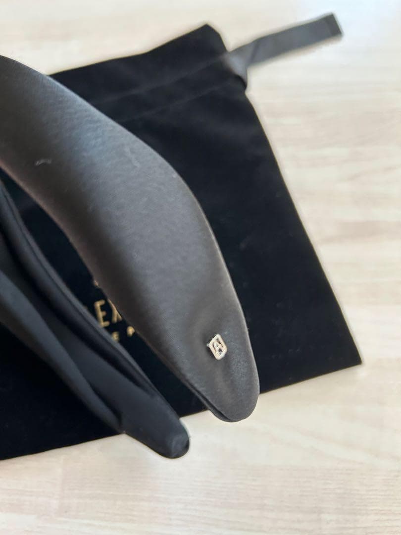 数回のみの使用✷アレクサンドルドゥパリ サテン カチューシャ