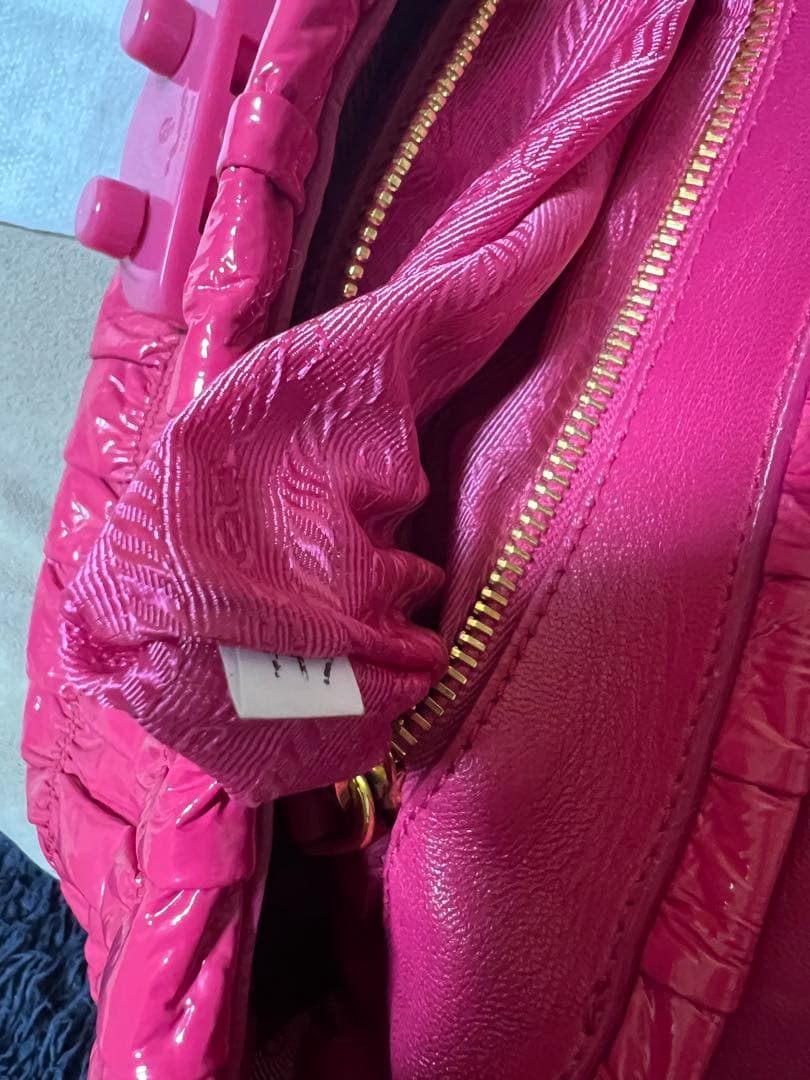 美品 プラPRADA パテントレザー プラスチックチェーン ショルダーバッグ