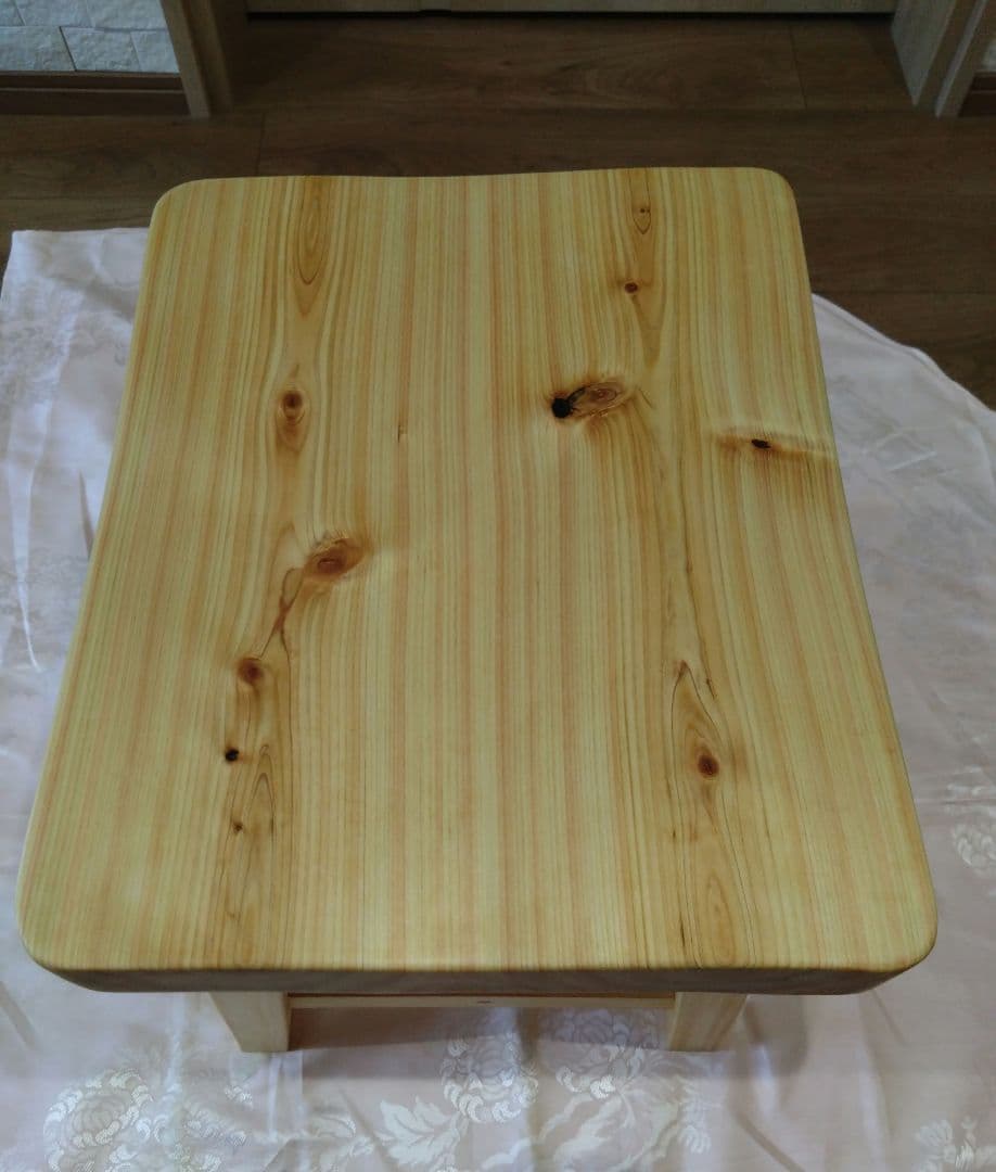 檜の椅子(89) 緑様専用❕ 座面を座りやすく削り上げ、つるつる