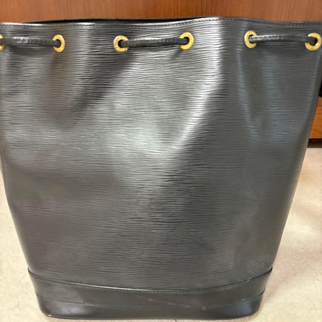 Louis Vuitton エピレザー バケットバッグ