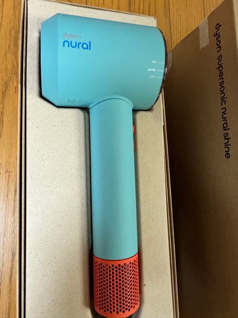 ヘアドライヤー Dyson Supersonic Nural Shine