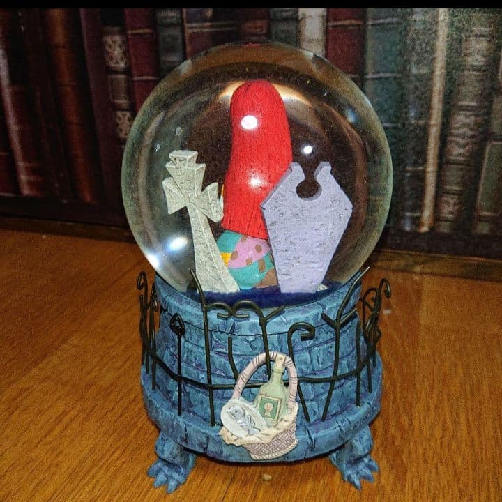 ディズニー ナイトメアービフォアクリスマス スノードーム サリー