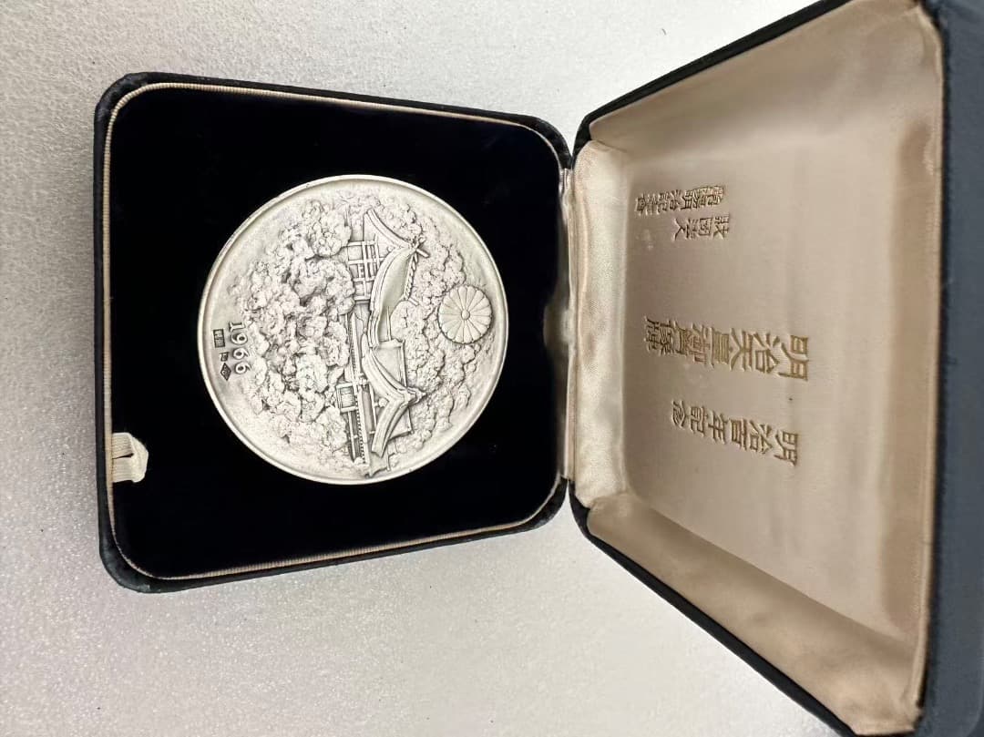 明治百年記念 明治天皇御肖像牌 純銀メダル 122.8g 外箱無し