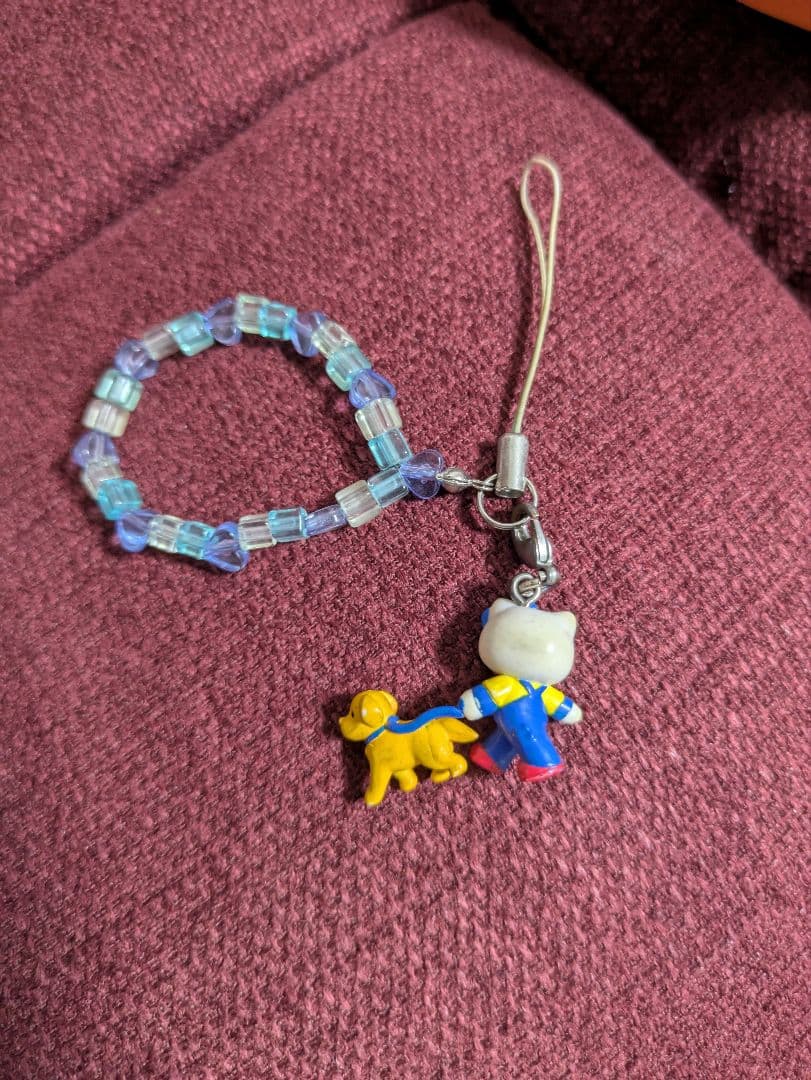 ハローキティ　ゴールデンレトリバー　ストラップ