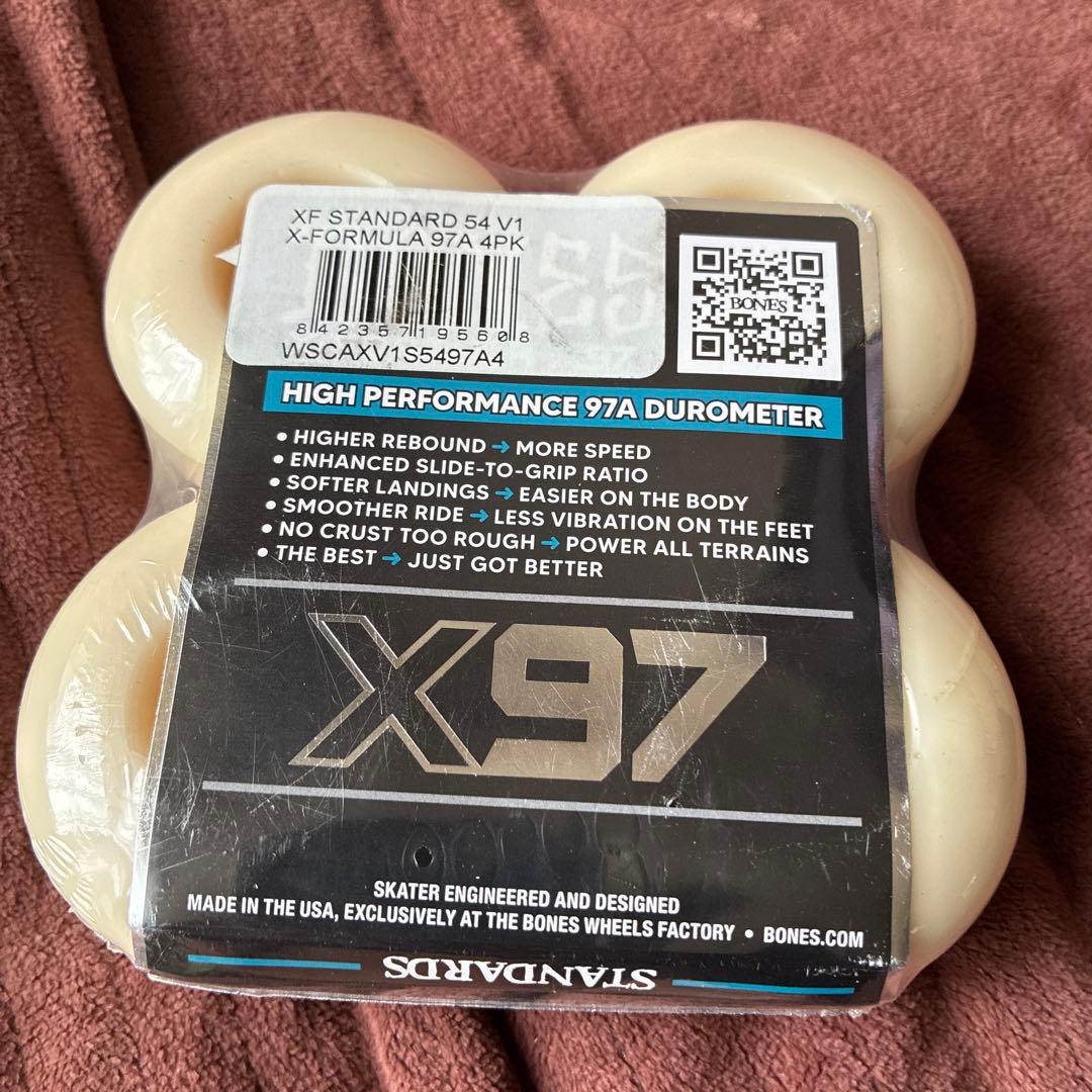 スケボー　ウィール　ボーンズ